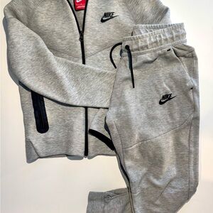Nike Tech Heather Gray Athletic Set